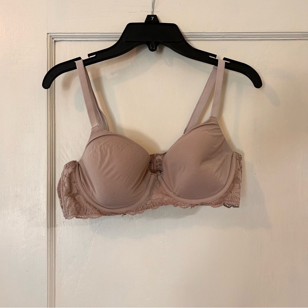 No Boundaries Women Elegant Lace Trimmed Bra in Light Purple